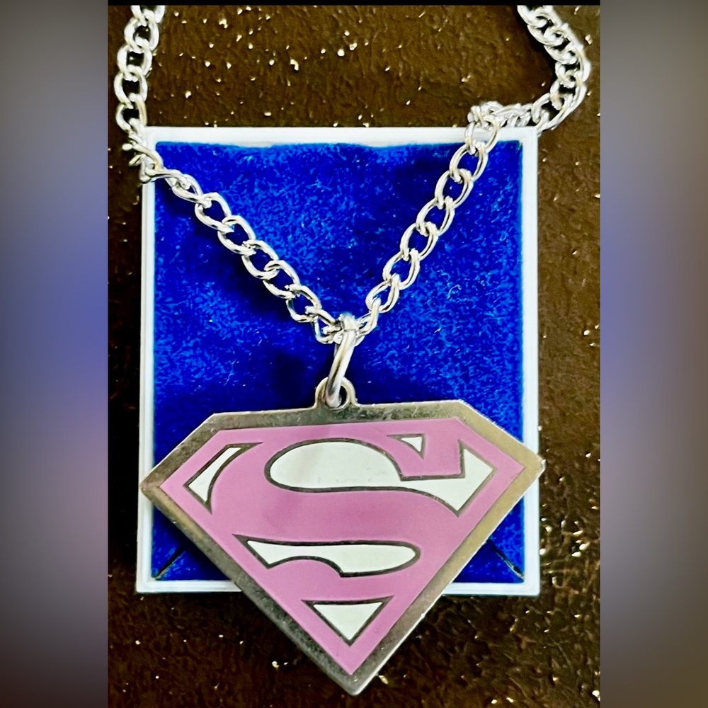 Supergirl-Style Pendant Necklace - pink DC Comics